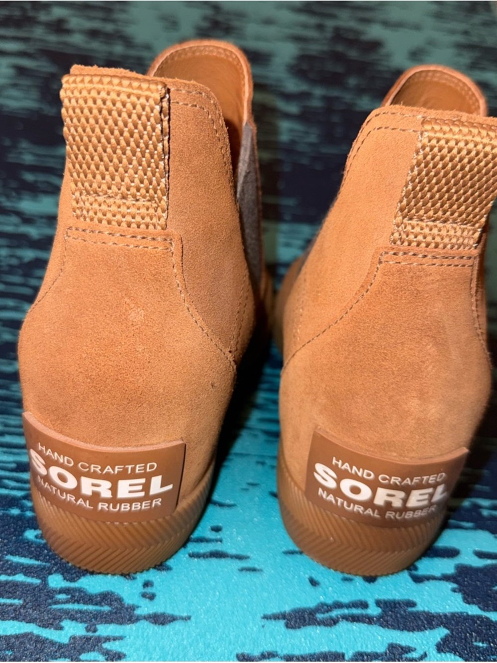 Sorrel Chelsea Slip-On Out & About Wedge Boots in Tan Suede - Picture 3 of 8